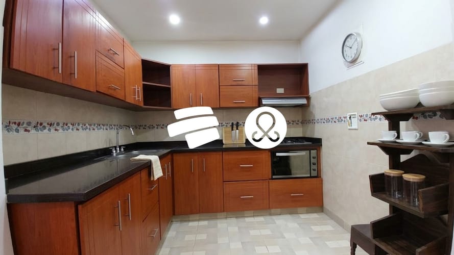 Casa de 8 alcobas en venta en Manrique Central, Medellín, 240 m² · foto 2 de 20