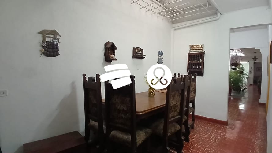 Casa de 8 alcobas en venta en Manrique Central, Medellín, 240 m² · foto 5 de 20