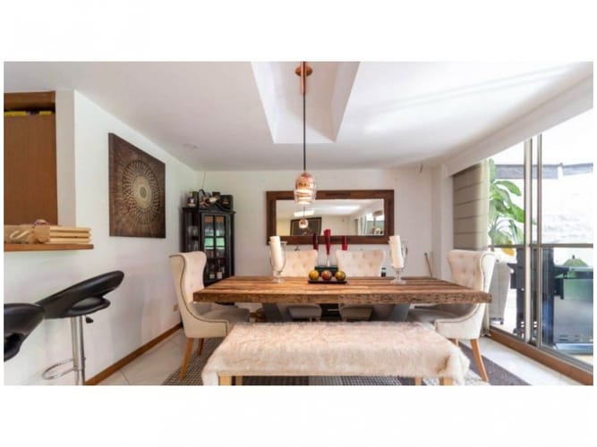 Casa de 3 alcobas en venta en Aves Maria, Sabaneta, 300 m² · foto 2 de 12