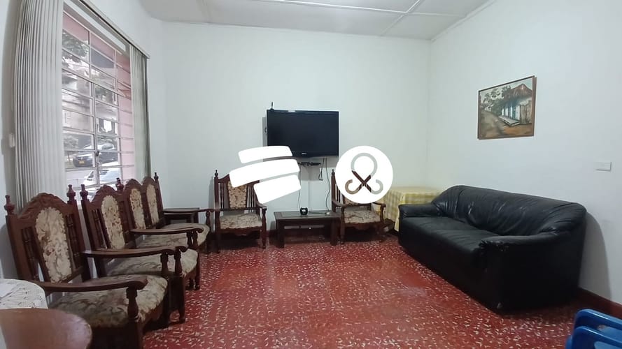 Casa de 8 alcobas en venta en Manrique Central, Medellín, 240 m² · foto 9 de 20