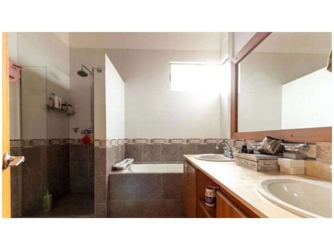 Casa de 3 alcobas en venta en Aves Maria, Sabaneta, 300 m² · foto 10 de 12