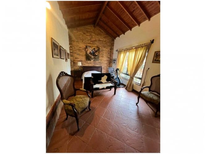 Casa de 5 alcobas en venta en Llano Grande, Rionegro, 285 m² · foto 9 de 14