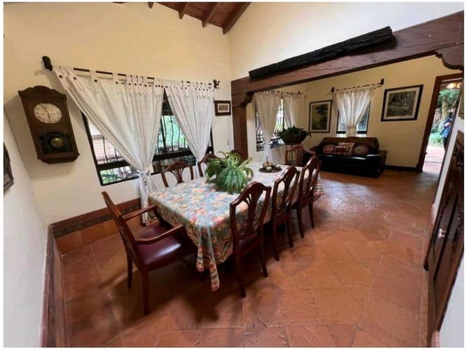 Casa de 5 alcobas en venta en Llano Grande, Rionegro, 285 m² · foto 10 de 14