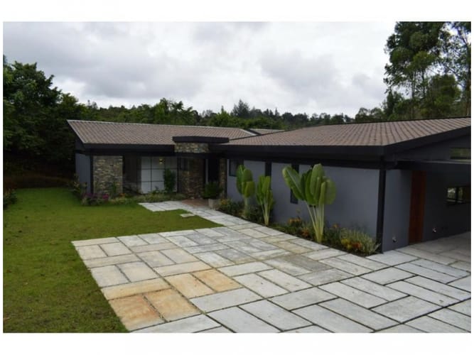 Casa de 3 alcobas en venta en Pantanillo, Medellín, 1800 m² · foto 2 de 8