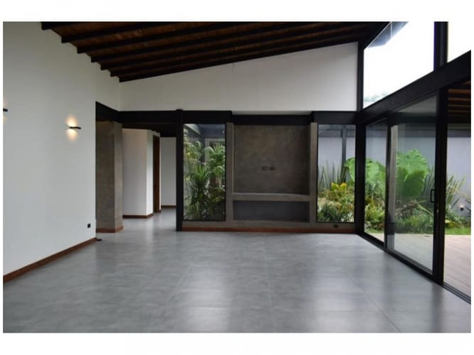 Casa de 3 alcobas en venta en Pantanillo, Medellín, 1800 m² · foto 6 de 8