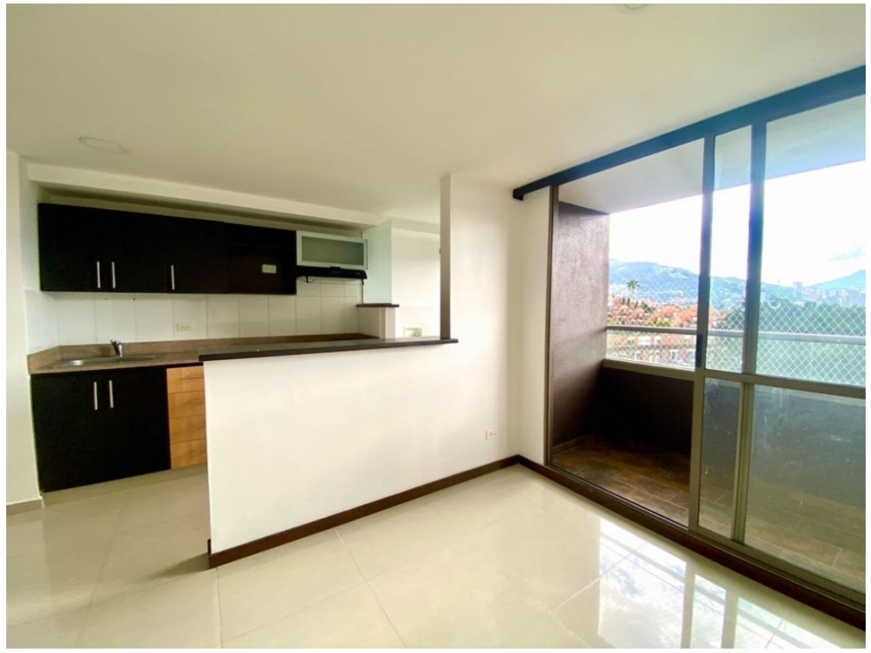 Apartamento en venta en La Abadia, Medellín · foto 2 de 14