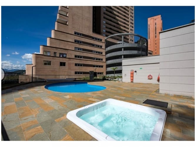 Apartaestudio en venta en El Poblado, Medellín, 55 m² · foto 20 de 24