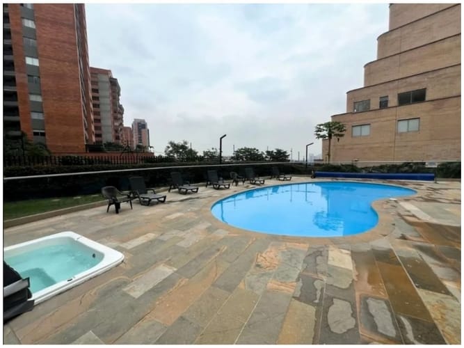 Apartaestudio en venta en El Poblado, Medellín, 55 m² · foto 21 de 24
