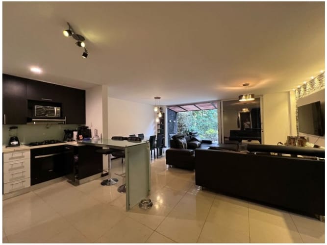 Casa de 3 alcobas en venta en Montessori, Envigado, 226 m² · foto 2 de 18