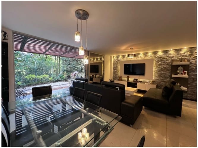 Casa de 3 alcobas en venta en Montessori, Envigado, 226 m² · foto 7 de 18