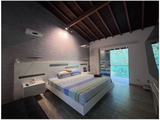 Casa de 3 alcobas en venta en Montessori, Envigado, 226 m² · foto 10 de 18