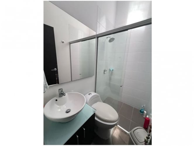 Casa de 3 alcobas en venta en Montessori, Envigado, 226 m² · foto 14 de 18
