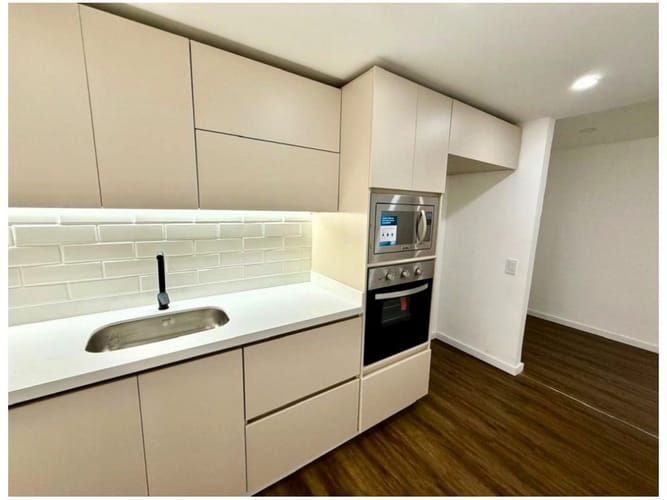 Apartamento de 2 alcobas en venta en El Poblado, Medellín, 84 m² · foto 2 de 14