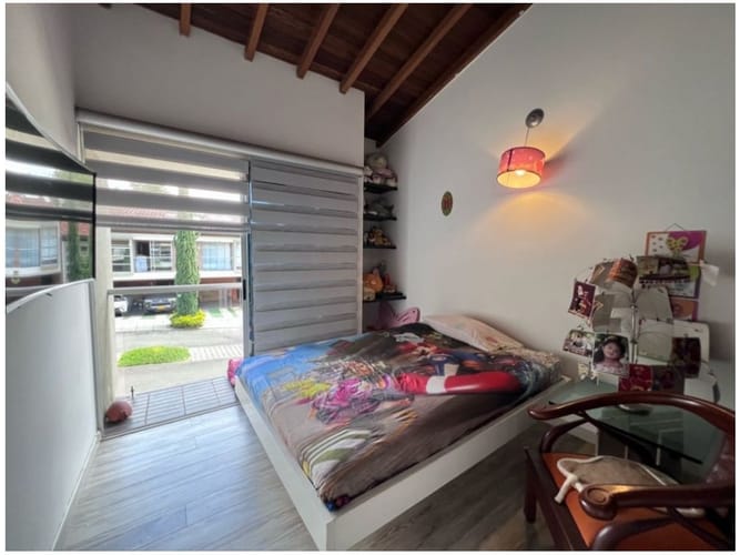 Casa de 3 alcobas en venta en Montessori, Envigado, 226 m² · foto 16 de 18