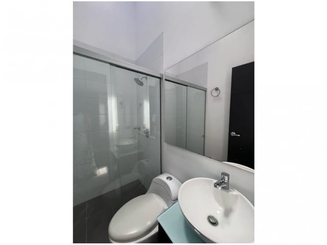 Casa de 3 alcobas en venta en Montessori, Envigado, 226 m² · foto 17 de 18