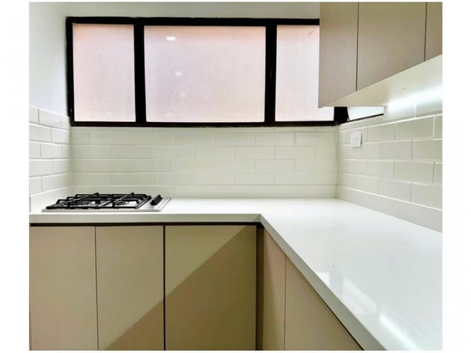 Apartamento de 2 alcobas en venta en El Poblado, Medellín, 84 m² · foto 5 de 14