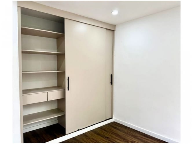 Apartamento de 2 alcobas en venta en El Poblado, Medellín, 84 m² · foto 9 de 14
