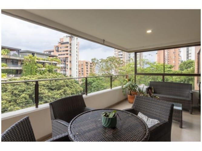 Apartamento de 3 alcobas en venta en Lalinde, Medellín, 170 m² · foto 5 de 24