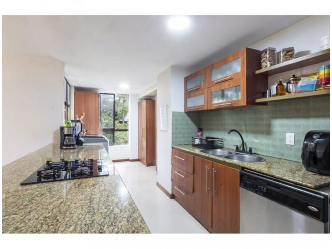 Apartamento de 3 alcobas en venta en Lalinde, Medellín, 170 m² · foto 11 de 24