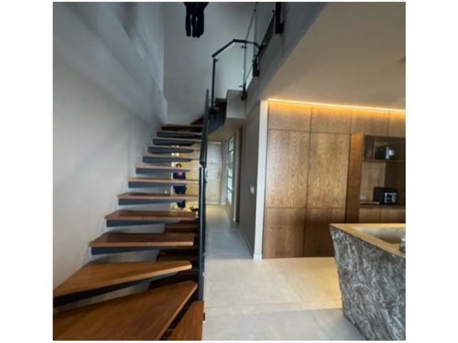 Casa de 3 alcobas en venta en San Lucas, Medellín, 223 m² · foto 2 de 24