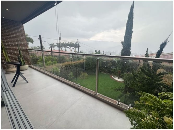 Casa de 3 alcobas en venta en San Lucas, Medellín, 223 m² · foto 7 de 24