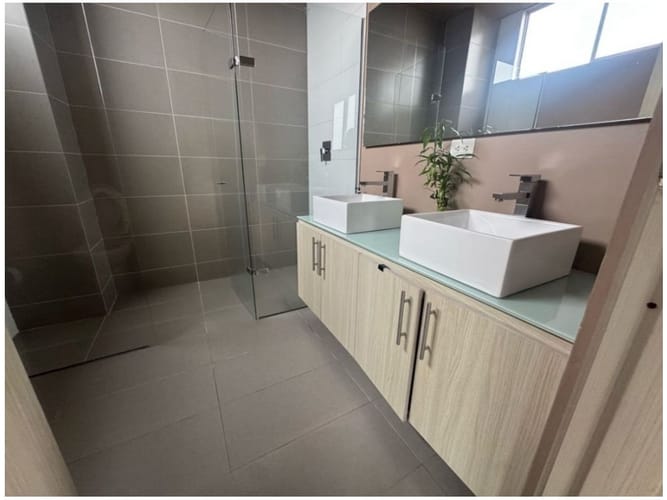 Casa de 3 alcobas en venta en San Lucas, Medellín, 223 m² · foto 17 de 24