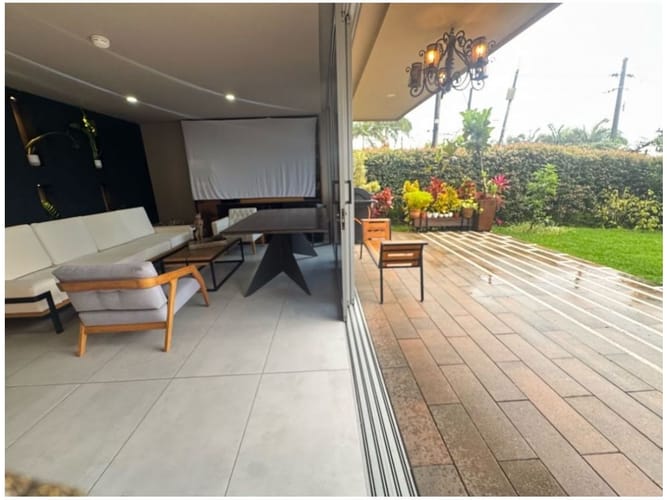 Casa de 3 alcobas en venta en San Lucas, Medellín, 223 m² · foto 24 de 24