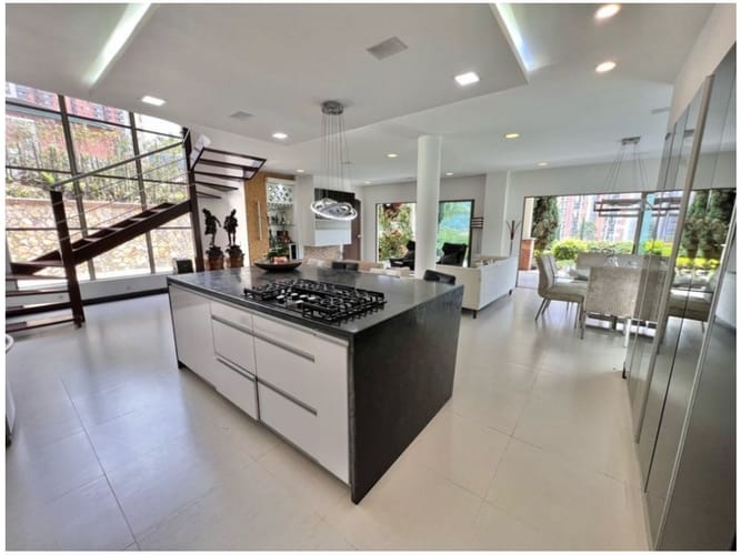 Casa de 3 alcobas en venta en El Carmelo Ii, Sabaneta, 350 m² · foto 4 de 22