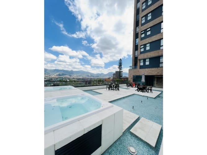 Apartamento de 2 alcobas en venta en El Poblado, Medellín, 96 m² · foto 2 de 6