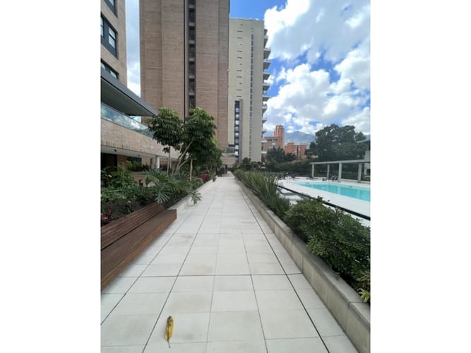 Apartamento de 2 alcobas en venta en El Poblado, Medellín, 96 m² · foto 3 de 6