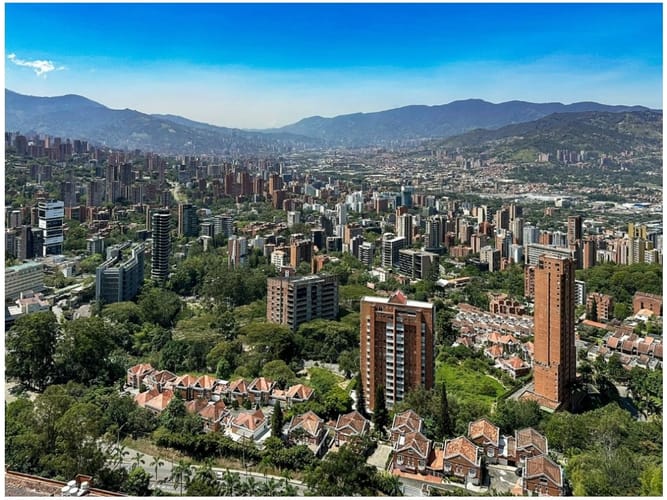 Apartaestudio en venta en El Poblado, Medellín, 98 m² · foto 18 de 24