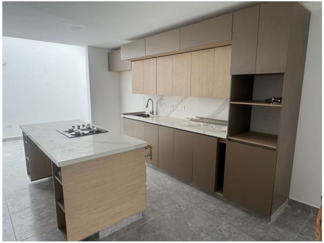 Casa de 4 alcobas en venta en Medellín, 140 m² · foto 3 de 21