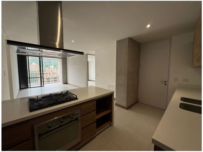Apartamento de 2 alcobas en venta en El Poblado, Medellín, 94 m² · foto 2 de 23