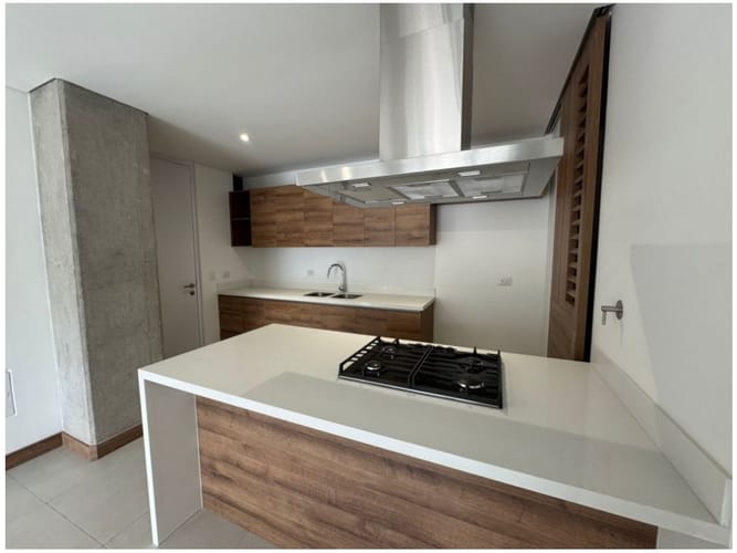Apartamento de 2 alcobas en venta en El Poblado, Medellín, 94 m² · foto 4 de 23