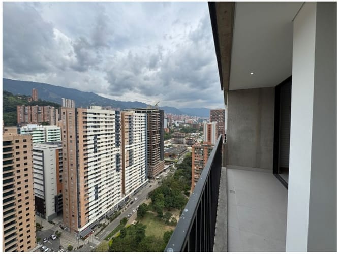 Apartamento de 2 alcobas en venta en El Poblado, Medellín, 94 m² · foto 6 de 23