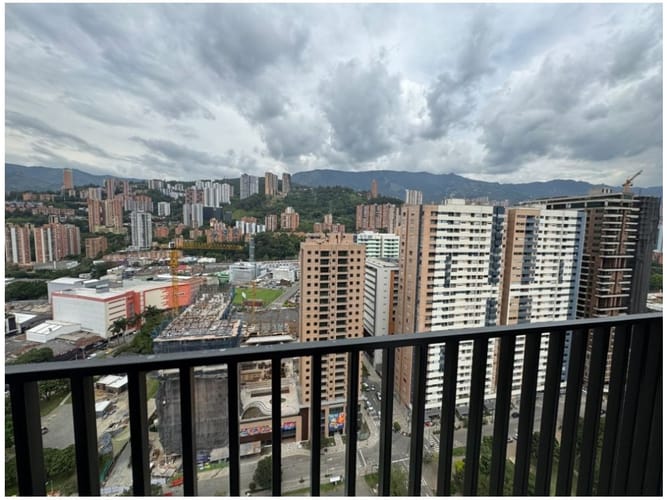 Apartamento de 2 alcobas en venta en El Poblado, Medellín, 94 m² · foto 8 de 23