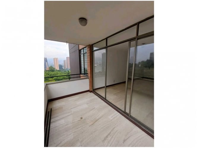 Apartamento de 2 alcobas en venta en El Poblado, Medellín, 82 m² · foto 1 de 13