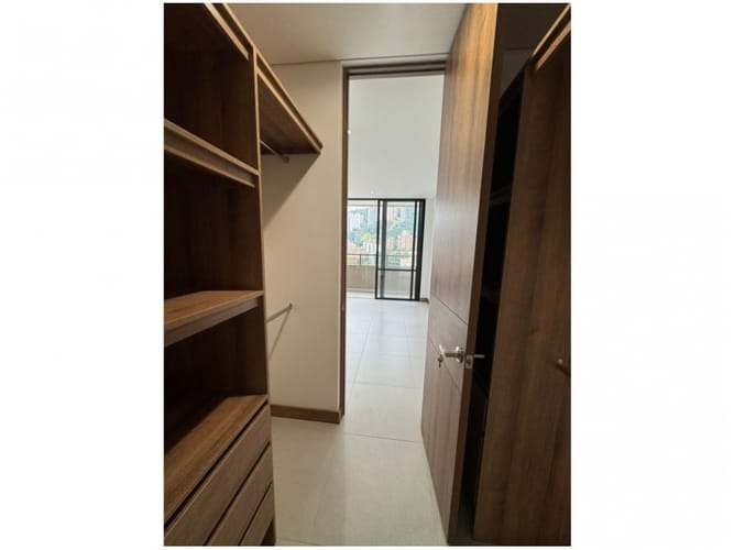Apartamento de 2 alcobas en venta en El Poblado, Medellín, 94 m² · foto 16 de 23
