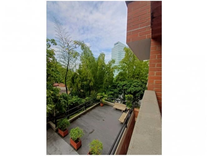 Apartamento de 2 alcobas en venta en El Poblado, Medellín, 82 m² · foto 2 de 13