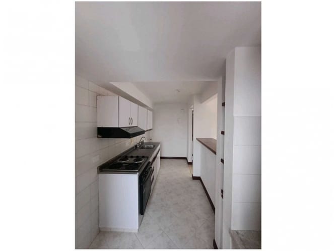 Apartamento de 2 alcobas en venta en El Poblado, Medellín, 82 m² · foto 3 de 13