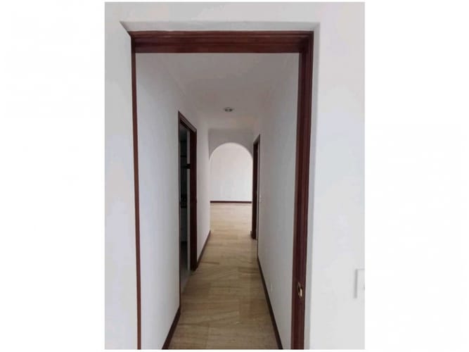 Apartamento de 2 alcobas en venta en El Poblado, Medellín, 82 m² · foto 6 de 13