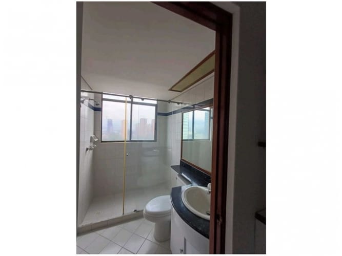 Apartamento de 2 alcobas en venta en El Poblado, Medellín, 82 m² · foto 7 de 13