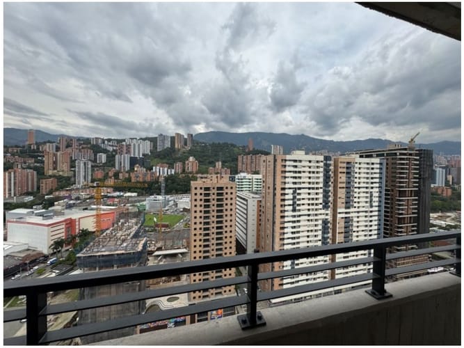 Apartamento de 2 alcobas en venta en El Poblado, Medellín, 94 m² · foto 21 de 23