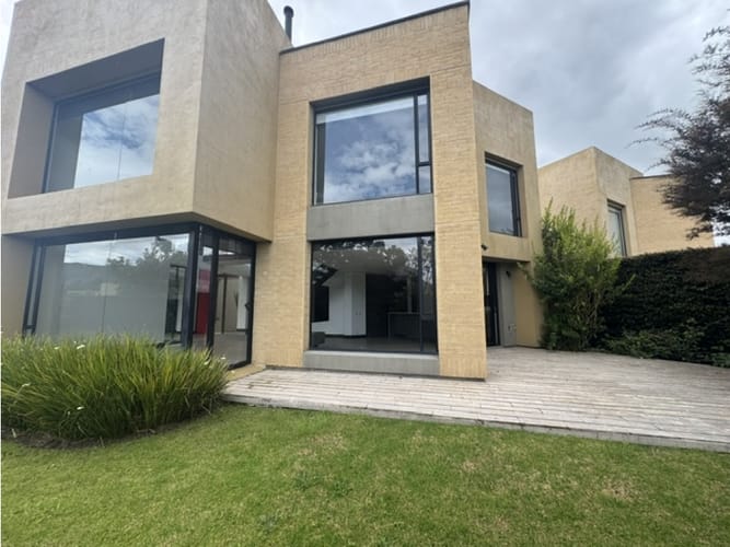 Casa de 3 alcobas en venta en Pueblo Viejo, Cota, 207 m² · foto 2 de 24