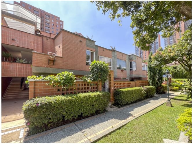 Casa de 4 alcobas en venta en El Poblado, Medellín, 200 m² · foto 2 de 24