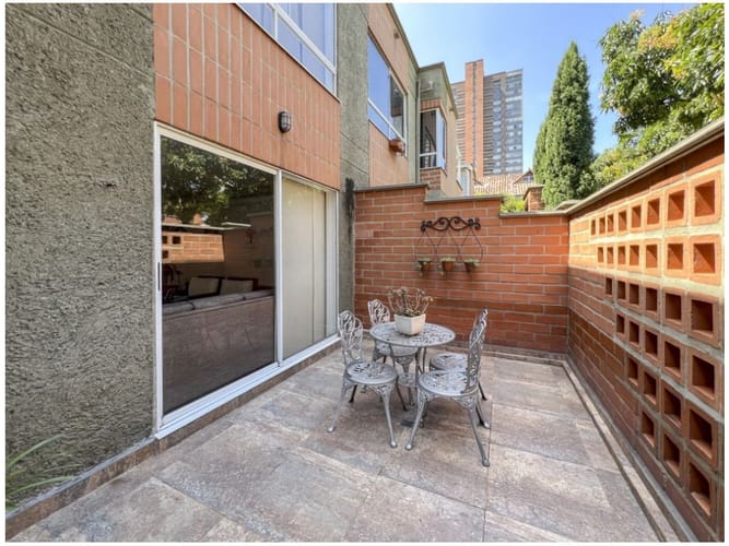 Casa de 4 alcobas en venta en El Poblado, Medellín, 200 m² · foto 3 de 24