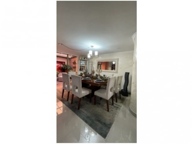 Casa de 3 alcobas en venta en Loma Del Escobero, Envigado, 180 m² · foto 3 de 24