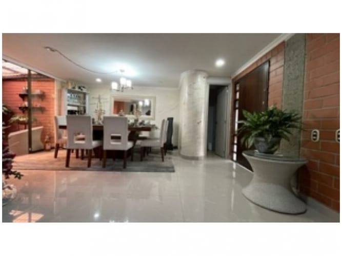 Casa de 3 alcobas en venta en Loma Del Escobero, Envigado, 180 m² · foto 5 de 24