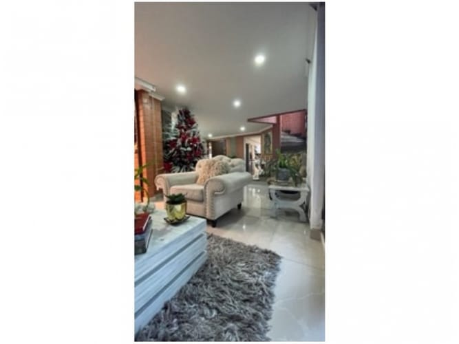 Casa de 3 alcobas en venta en Loma Del Escobero, Envigado, 180 m² · foto 6 de 24
