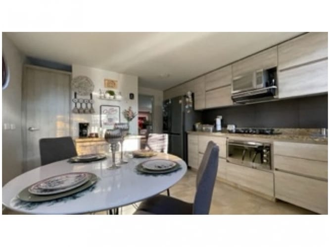 Casa de 3 alcobas en venta en Loma Del Escobero, Envigado, 180 m² · foto 8 de 24